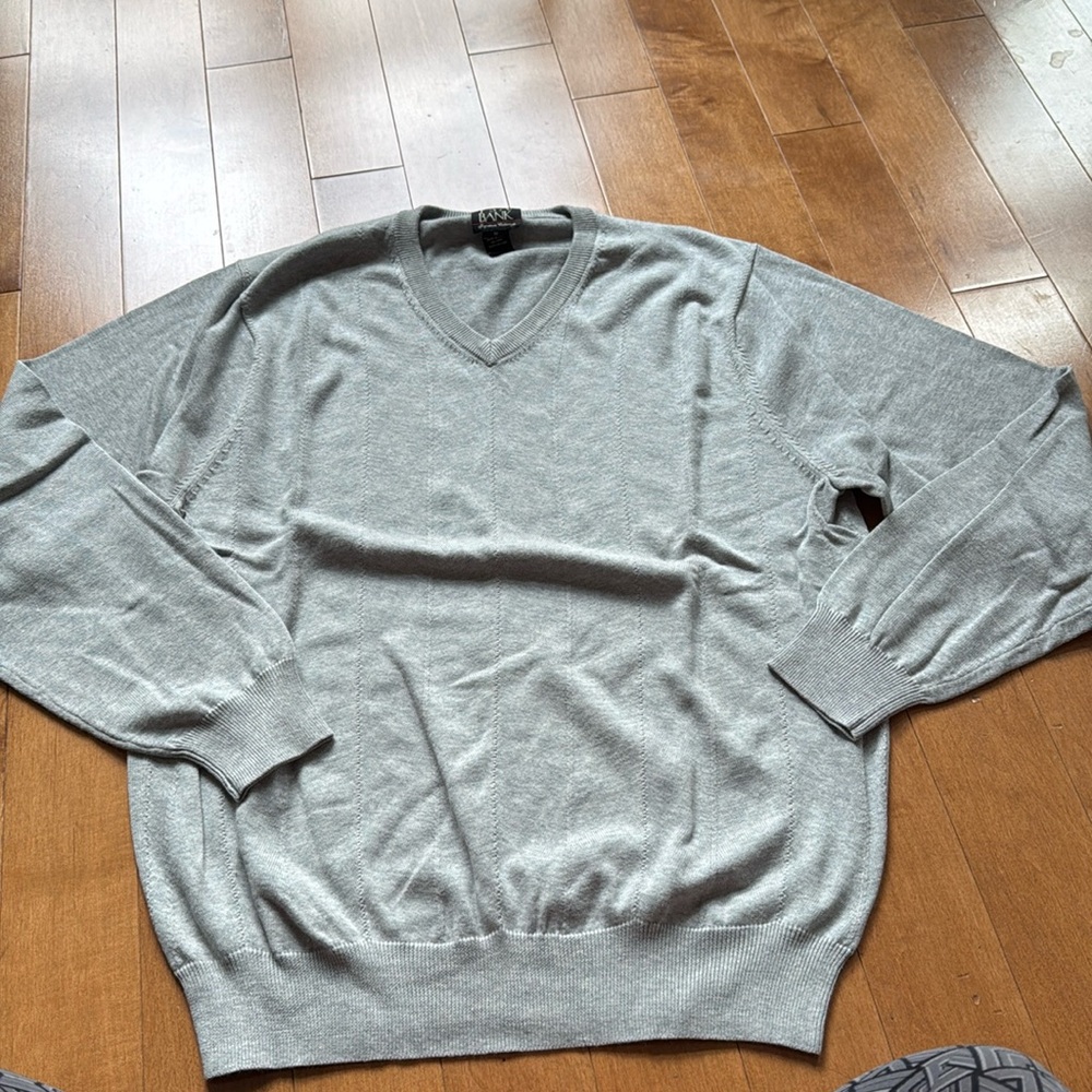NWOT Jos A Bank Gray Sweater in Medium